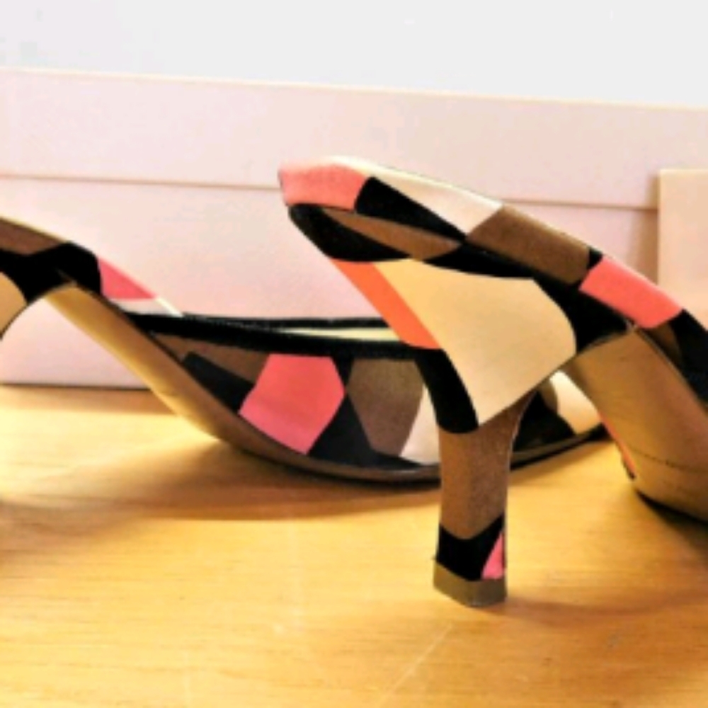 Prada Shoes, size 6.5 US. Shoes in excellent condi - Picture 2 of 4